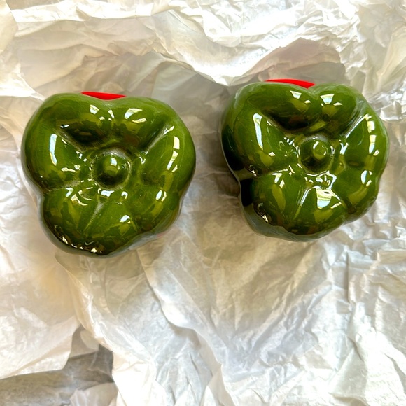 Hand Painted Vintage Ceramic "green Pepper" Salt & Pepper Shakers - Picture 4 of 6